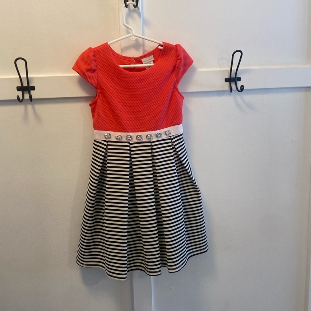 Party dress. Little girl size 6!!